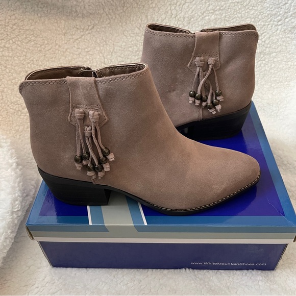 NWT White Mountain Havana Ankle Booties Suede (Genuine Leather) - Picture 5 of 7